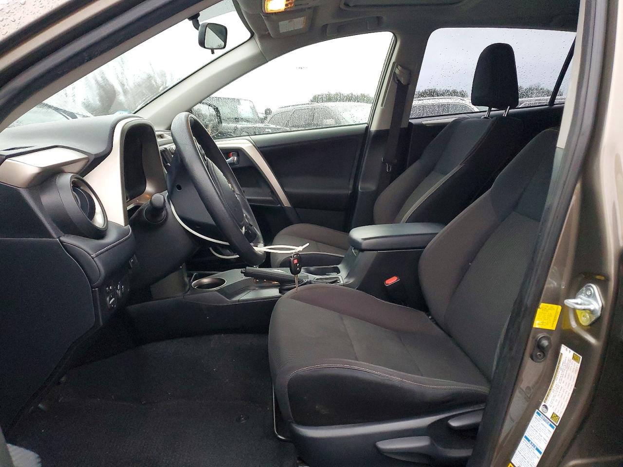 2015 TOYOTA RAV4 XLE photo 7
