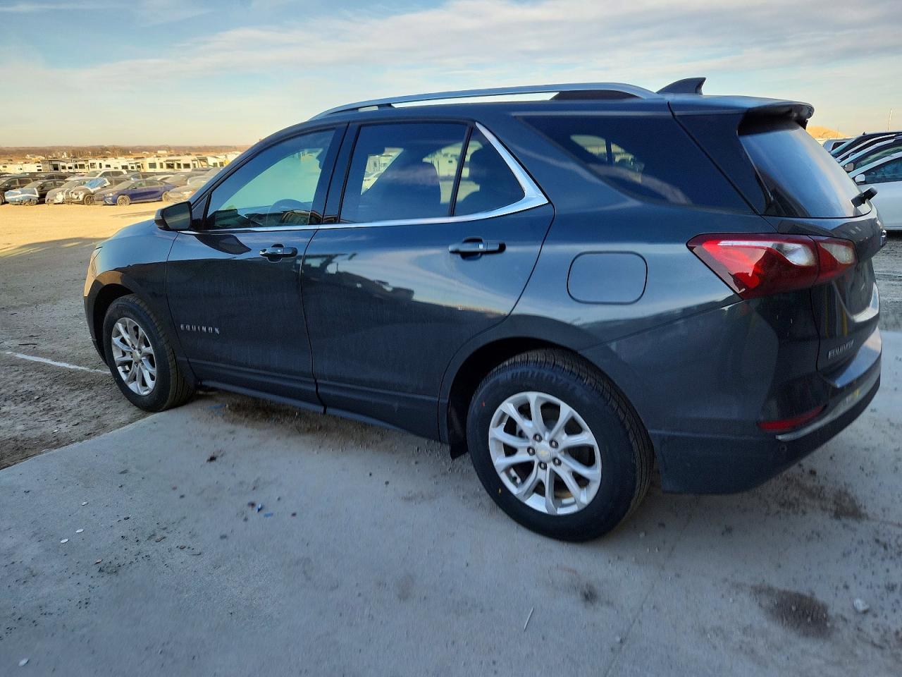 2018 CHEVROLET EQUINOX LT photo 2