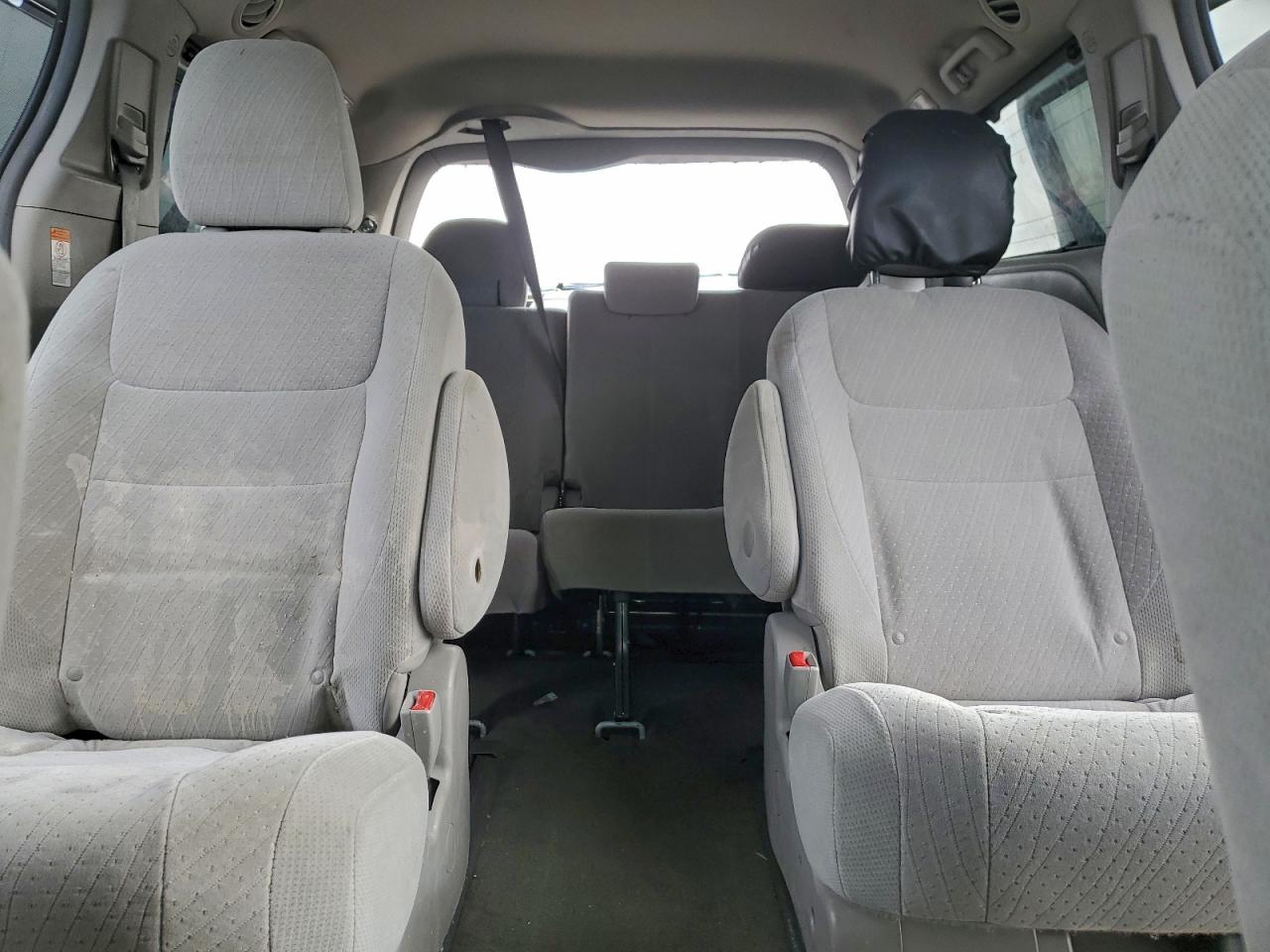 2016 TOYOTA SIENNA LE photo 10
