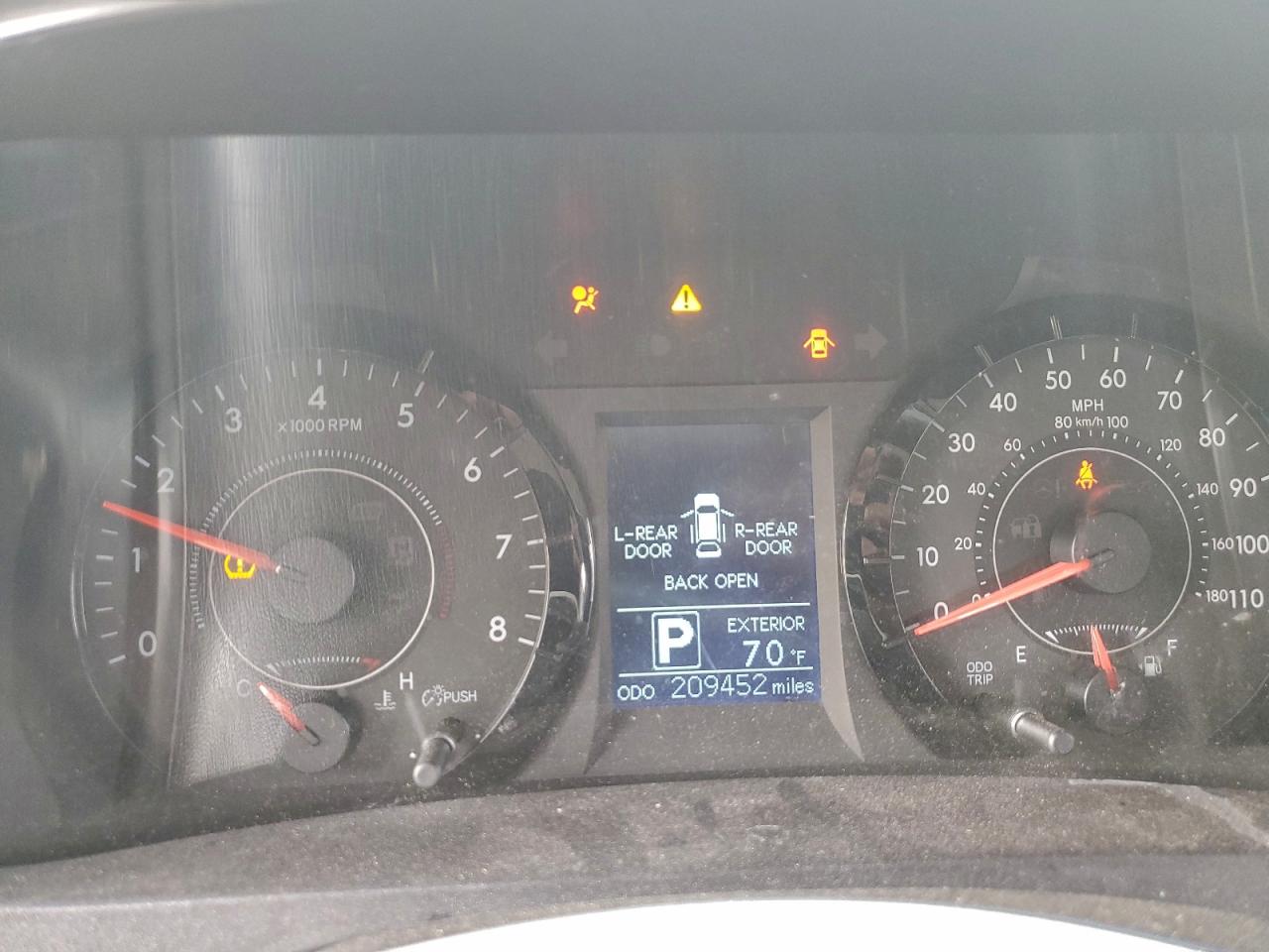 2016 TOYOTA SIENNA LE photo 9