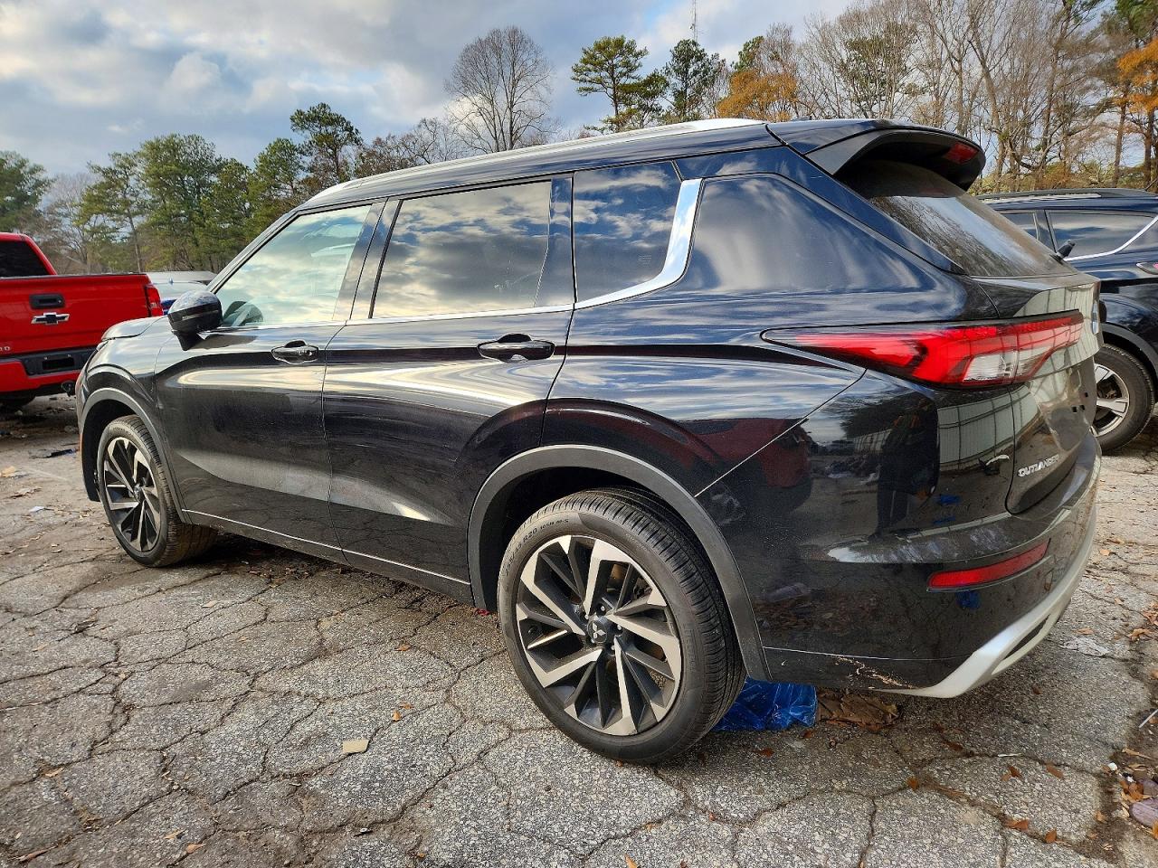 2024 MITSUBISHI OUTLANDER SEL photo 2