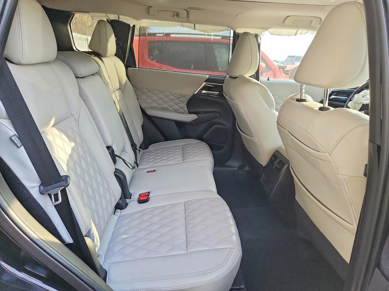 2024 MITSUBISHI OUTLANDER SEL photo 11