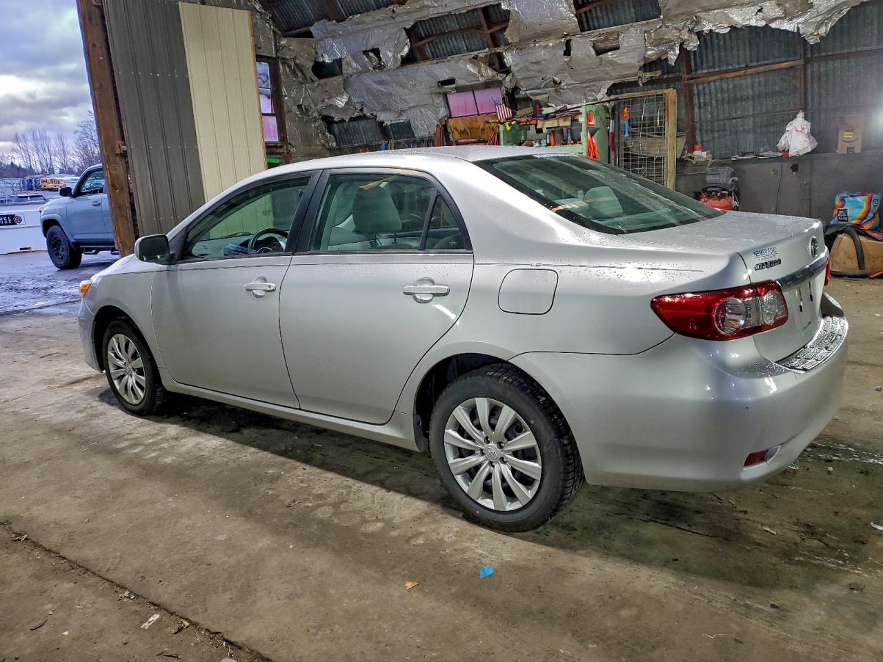 2013 TOYOTA COROLLA BASE photo 3