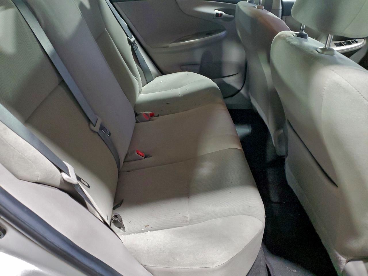 2013 TOYOTA COROLLA BASE photo 19