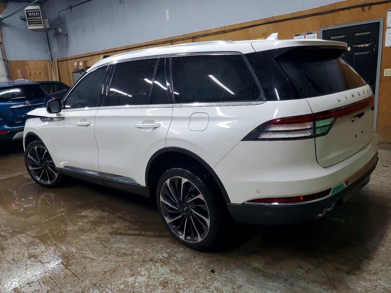 2020 LINCOLN AVIATOR RESERVE photo 2
