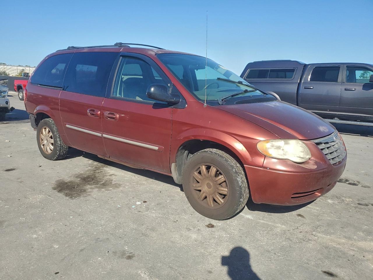 2007 CHRYSLER TOWN & COUNTRY TOURING photo 4