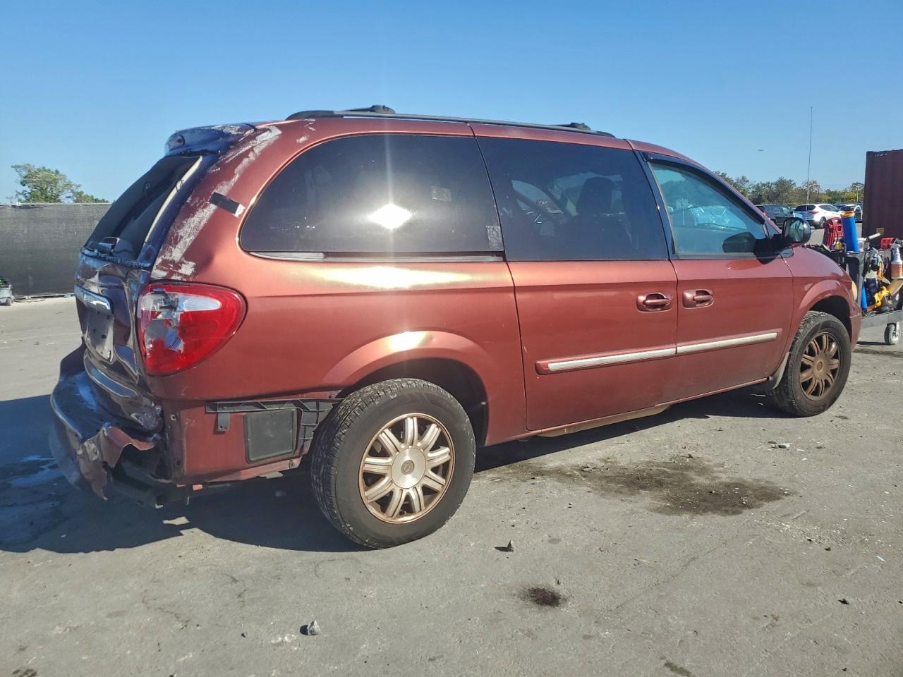 2007 CHRYSLER TOWN & COUNTRY TOURING photo 3