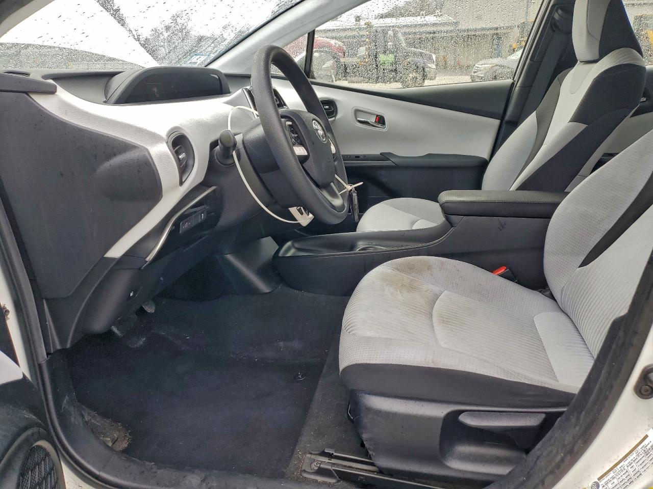 2016 TOYOTA PRIUS photo 13