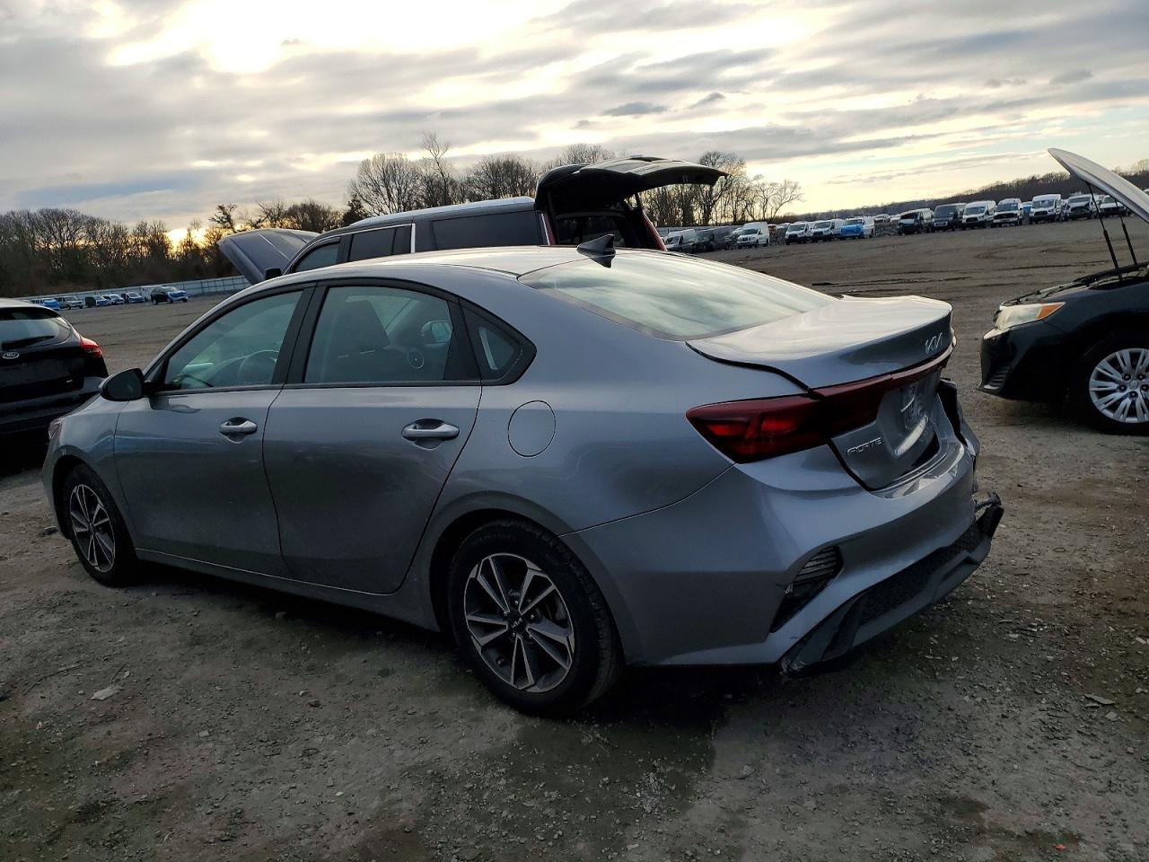 2024 KIA FORTE LXS photo 2