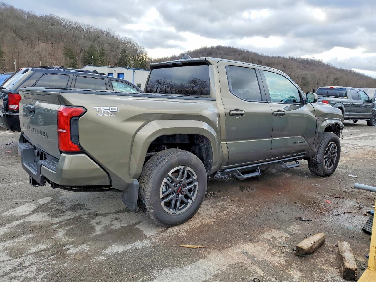 2025 TOYOTA TACOMA DOUBLE CAB photo 3
