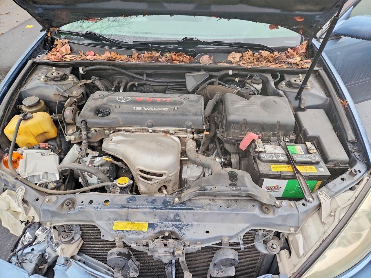 2004 TOYOTA CAMRY LE photo 11