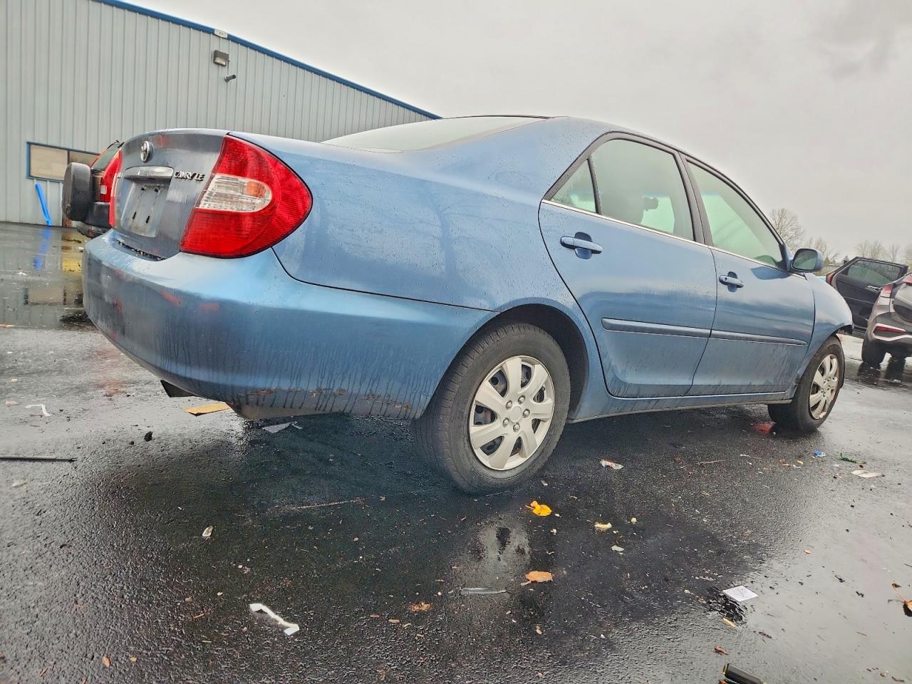 2004 TOYOTA CAMRY LE photo 3