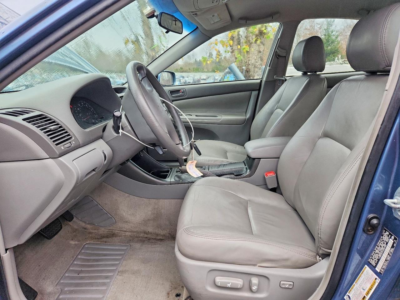 2004 TOYOTA CAMRY LE photo 7