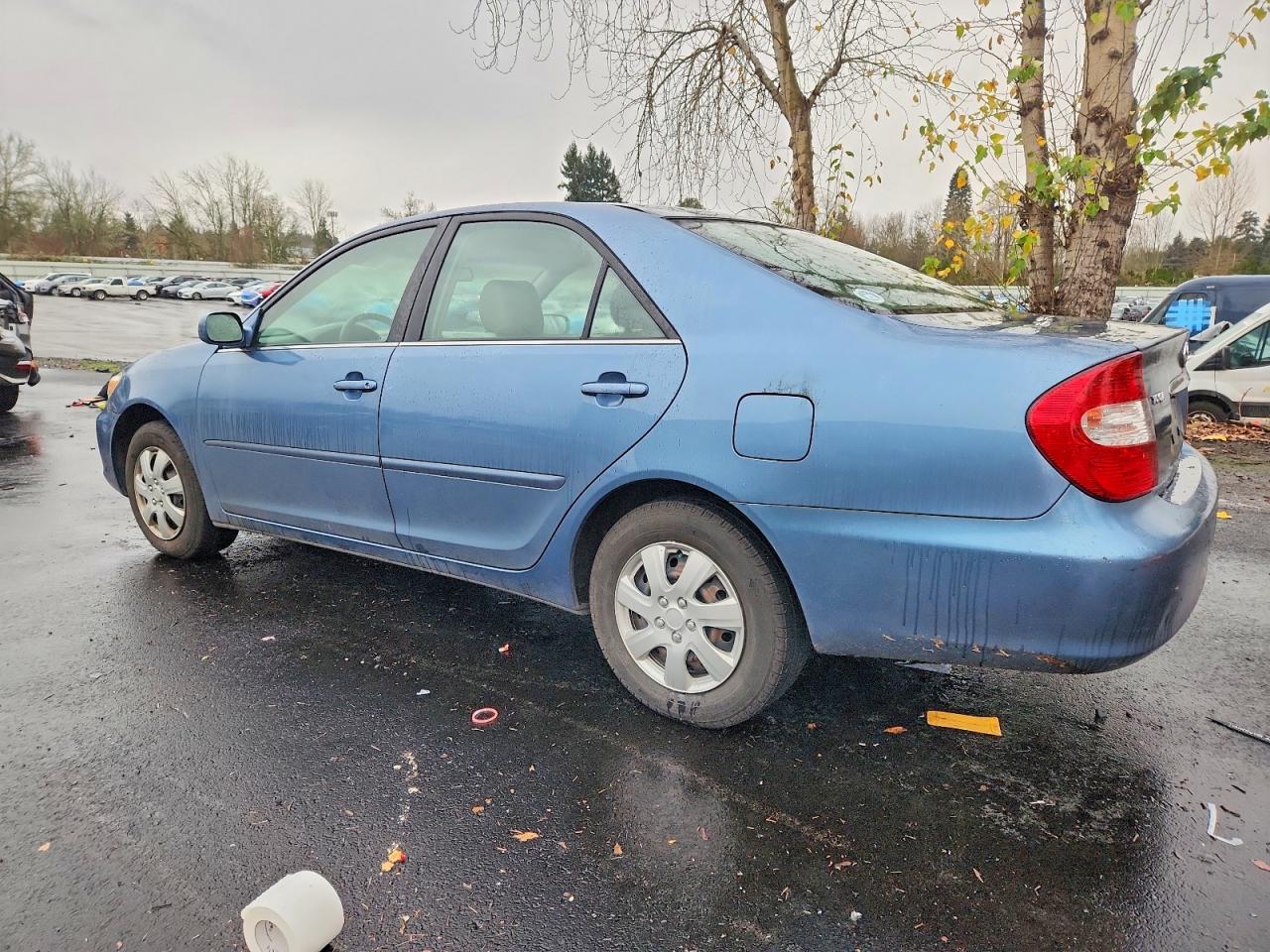 2004 TOYOTA CAMRY LE photo 2