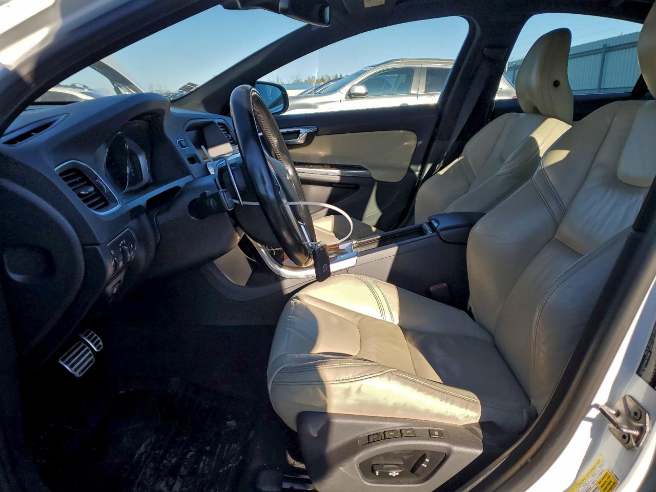 2015 VOLVO S60 PLATINUM photo 7