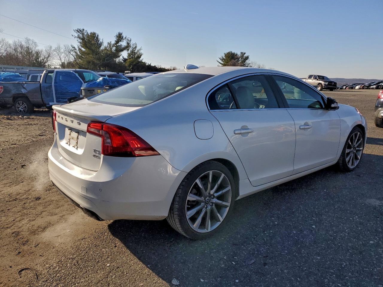 2015 VOLVO S60 PLATINUM photo 3