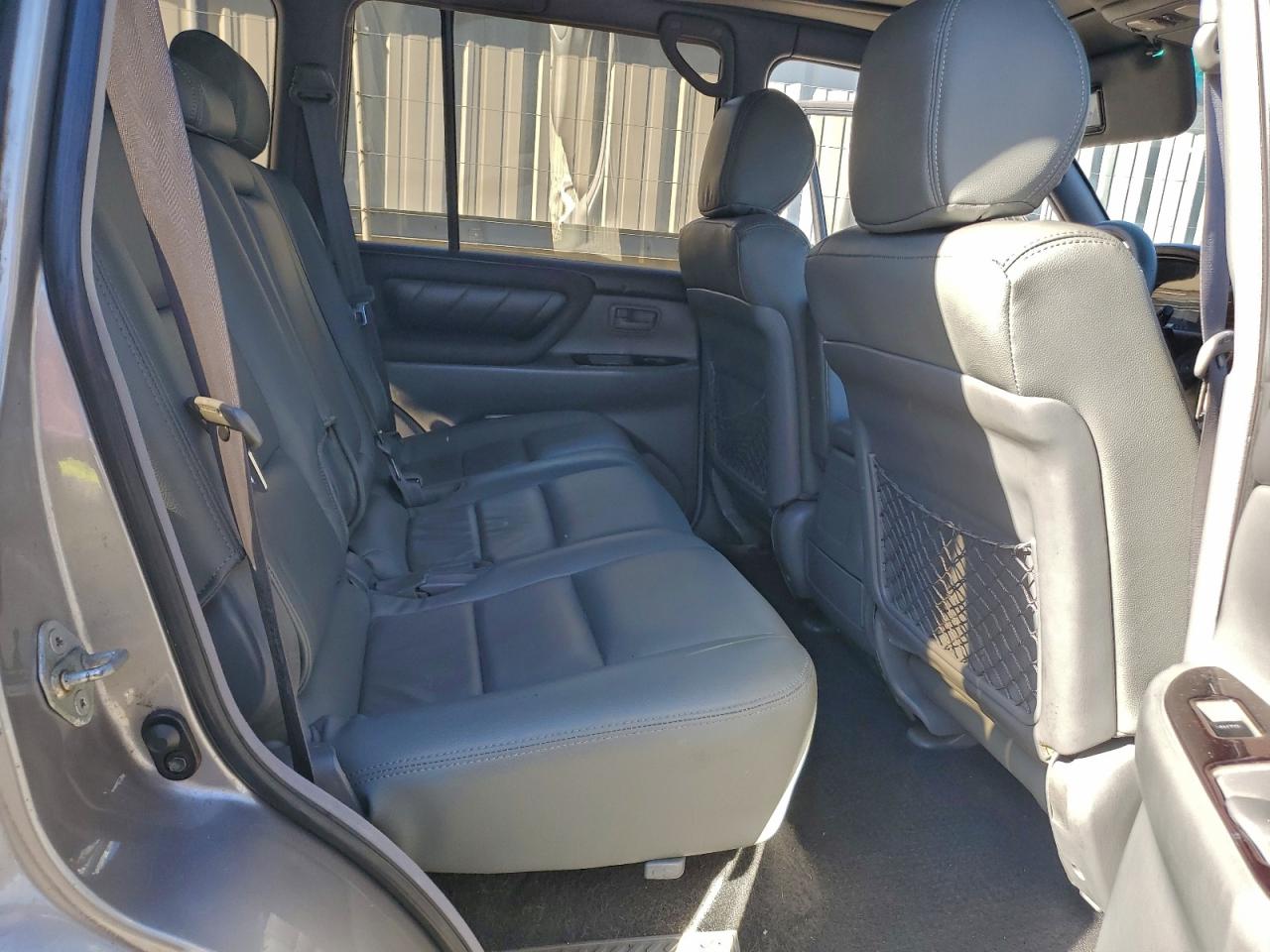2001 TOYOTA LAND CRUISER photo 11