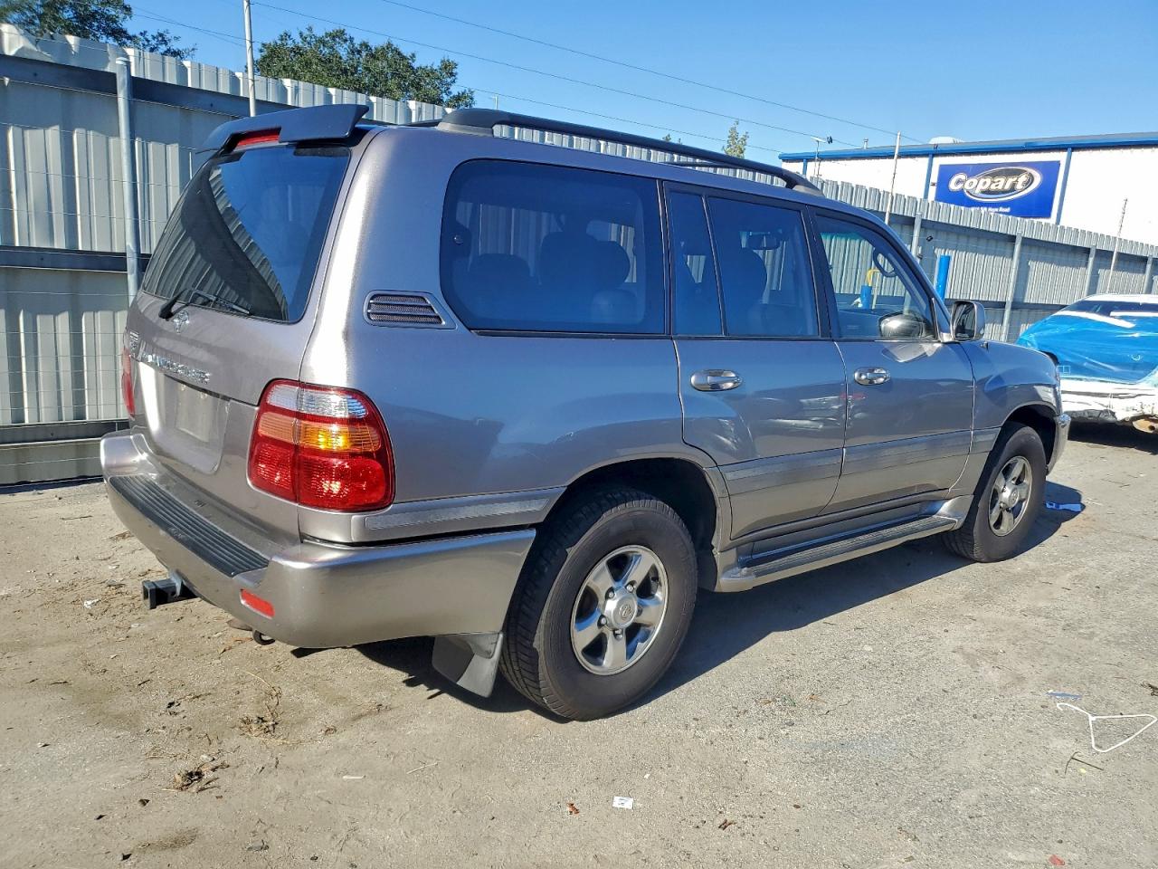 2001 TOYOTA LAND CRUISER photo 3