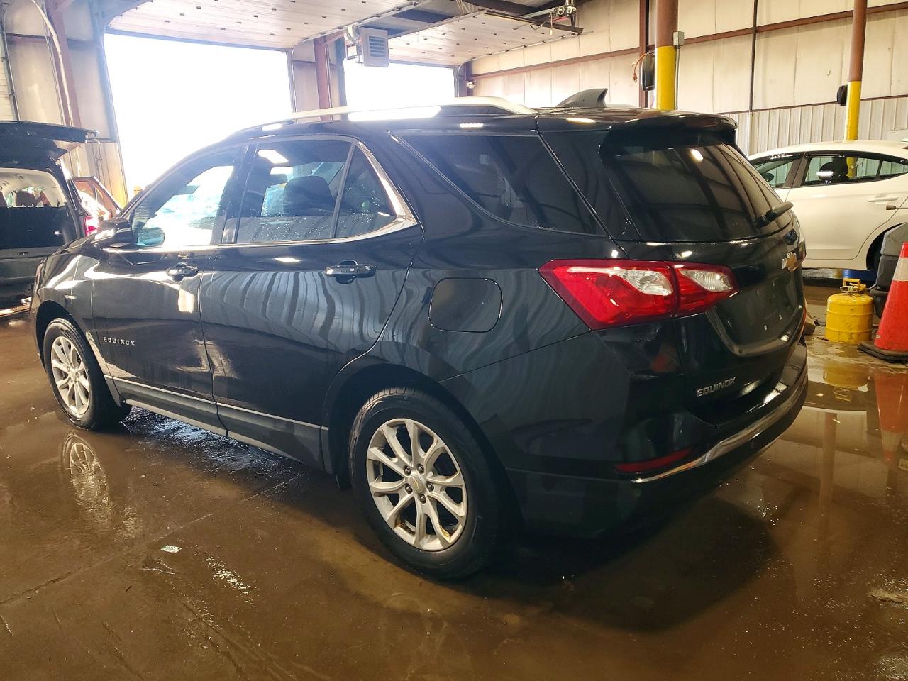2018 CHEVROLET EQUINOX LT photo 2