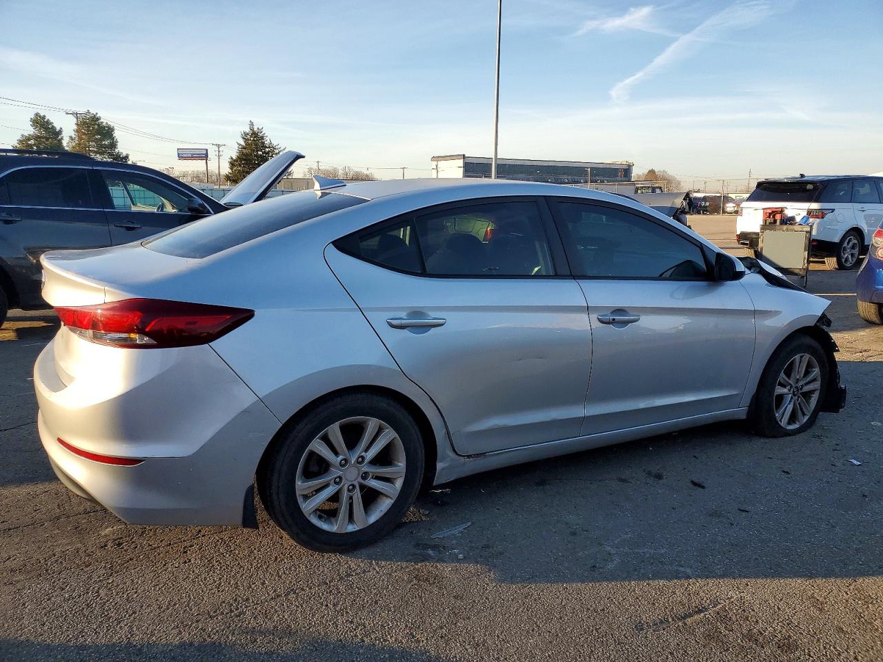 2018 HYUNDAI ELANTRA SEL photo 3