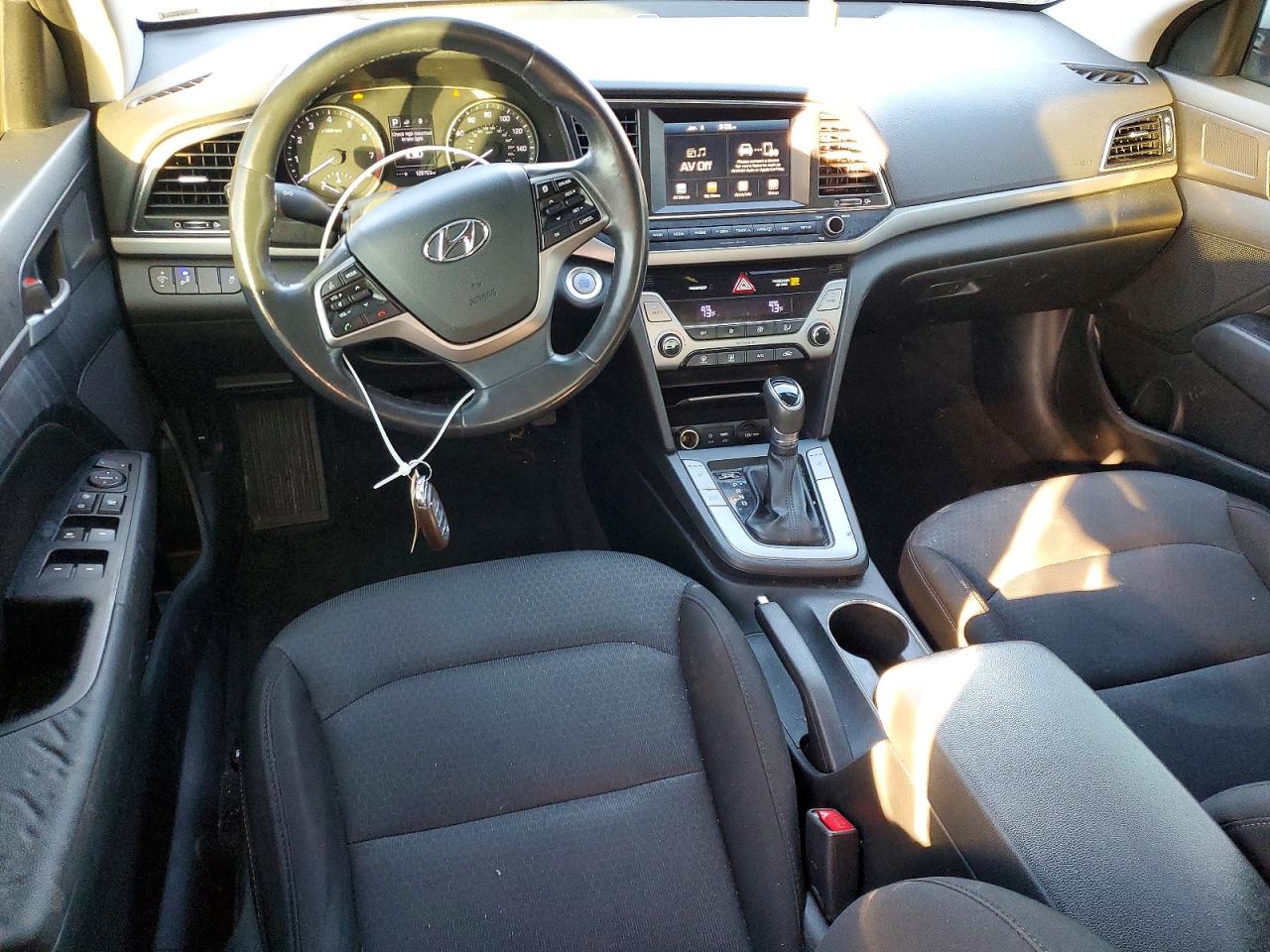 2018 HYUNDAI ELANTRA SEL photo 8
