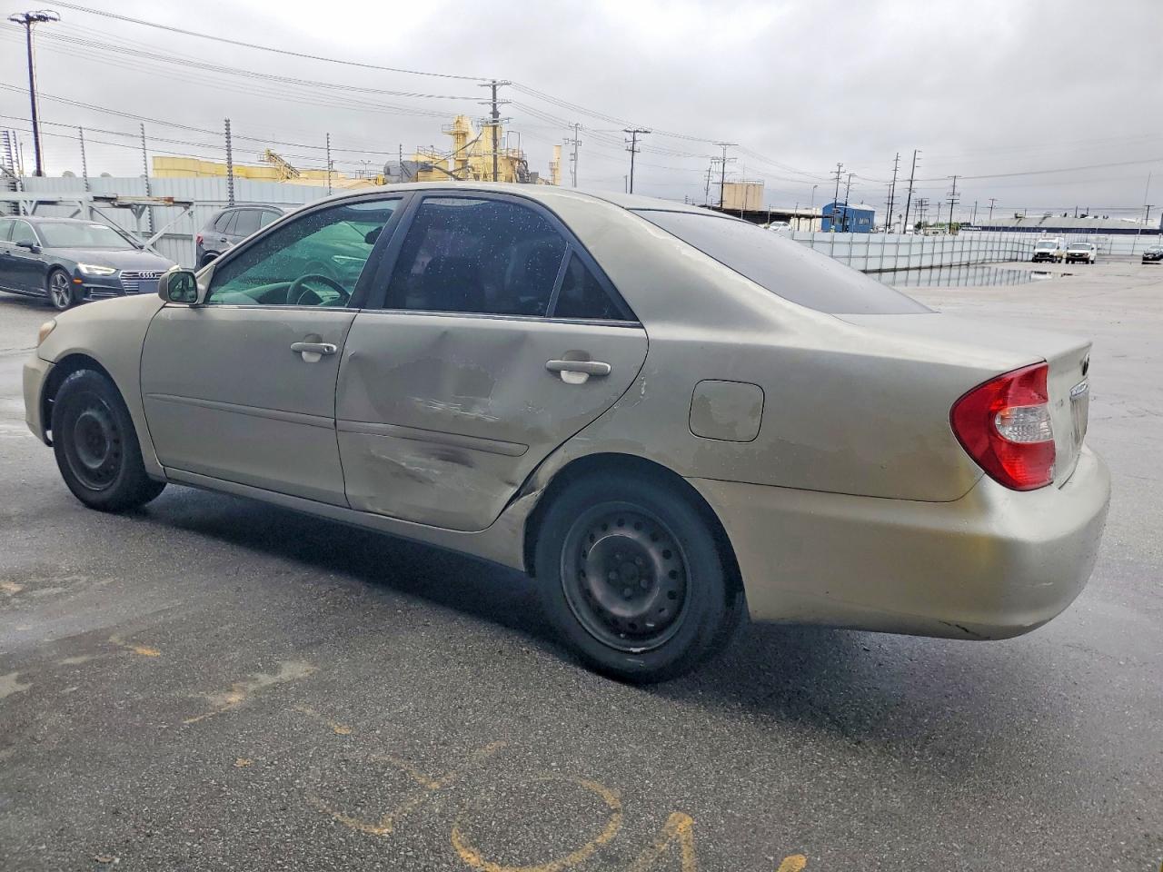 2002 TOYOTA CAMRY LE photo 4