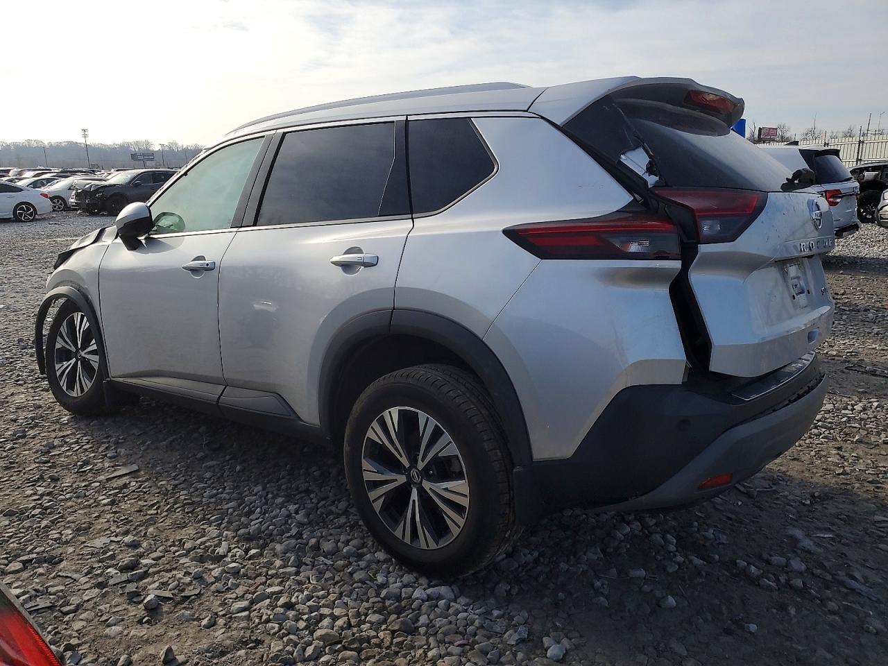 2021 NISSAN ROGUE SV photo 2