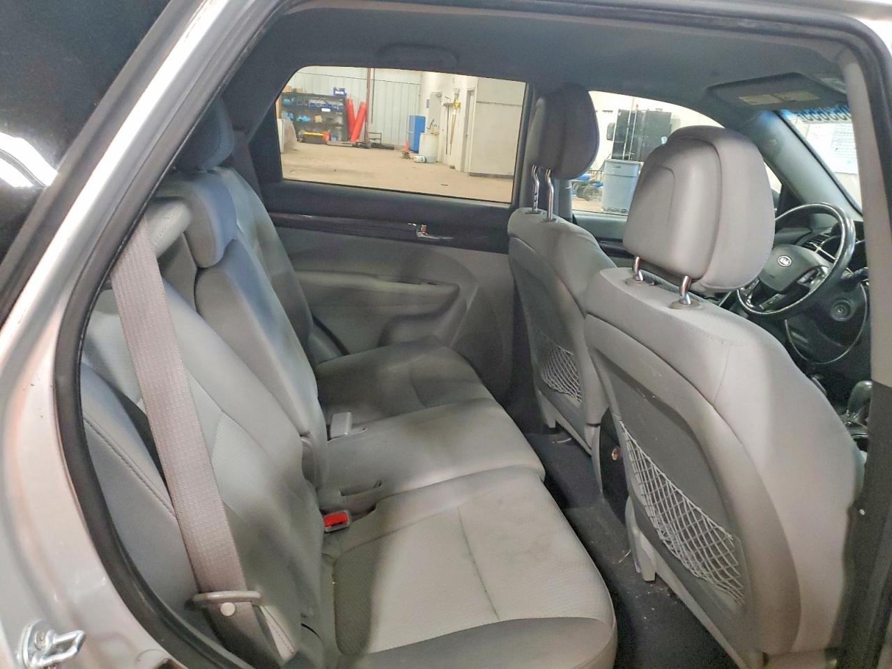 2011 KIA SORENTO BASE photo 11