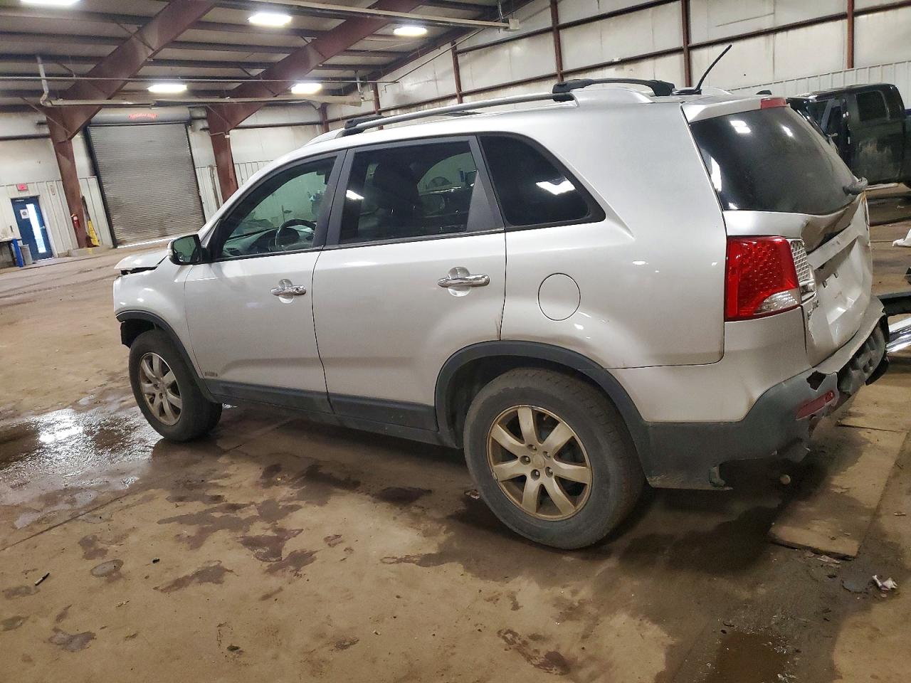 2011 KIA SORENTO BASE photo 2