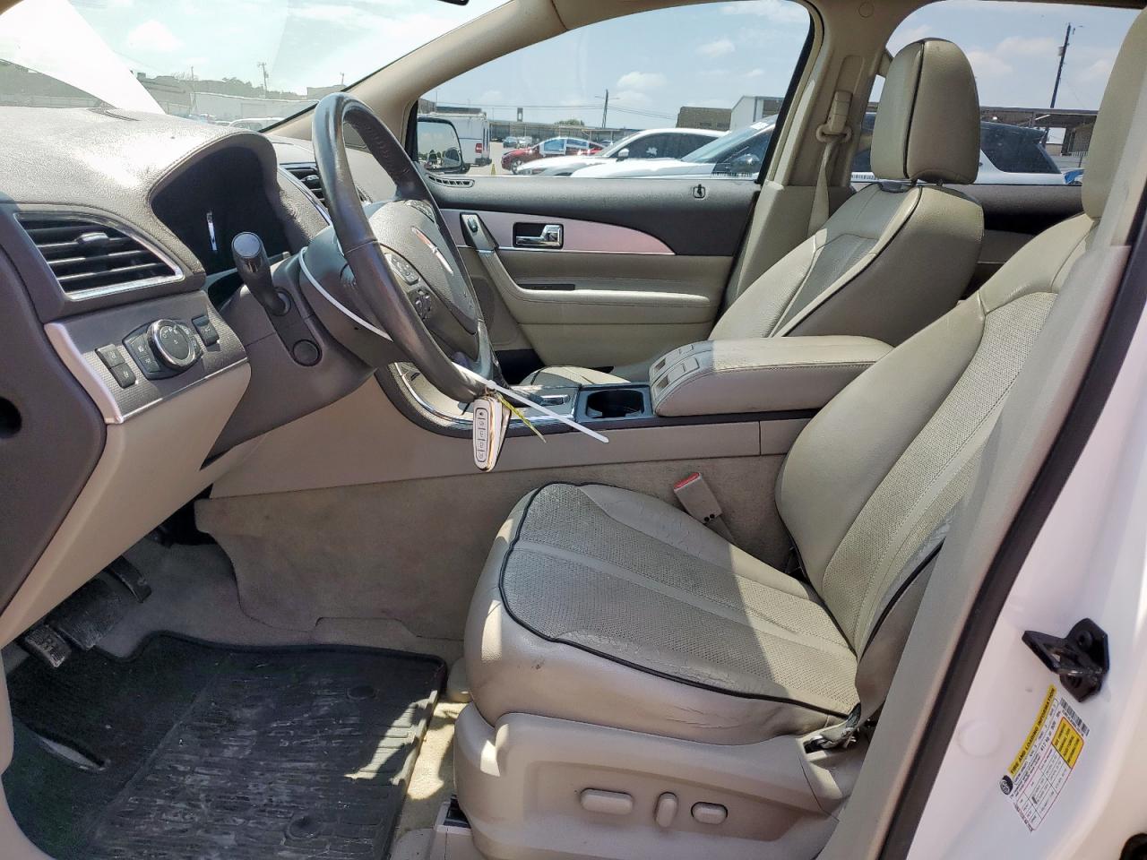 2011 LINCOLN TOWNHOUSE MKX photo 7