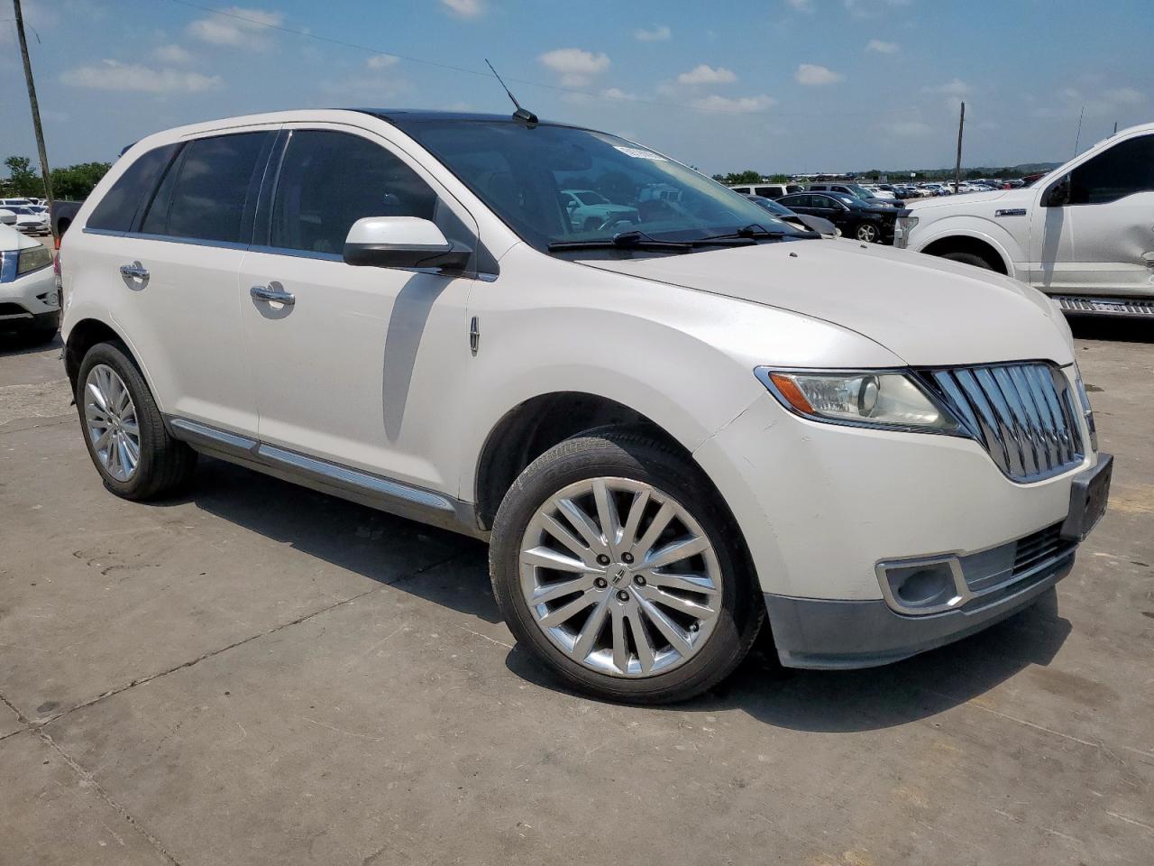 2011 LINCOLN TOWNHOUSE MKX photo 4