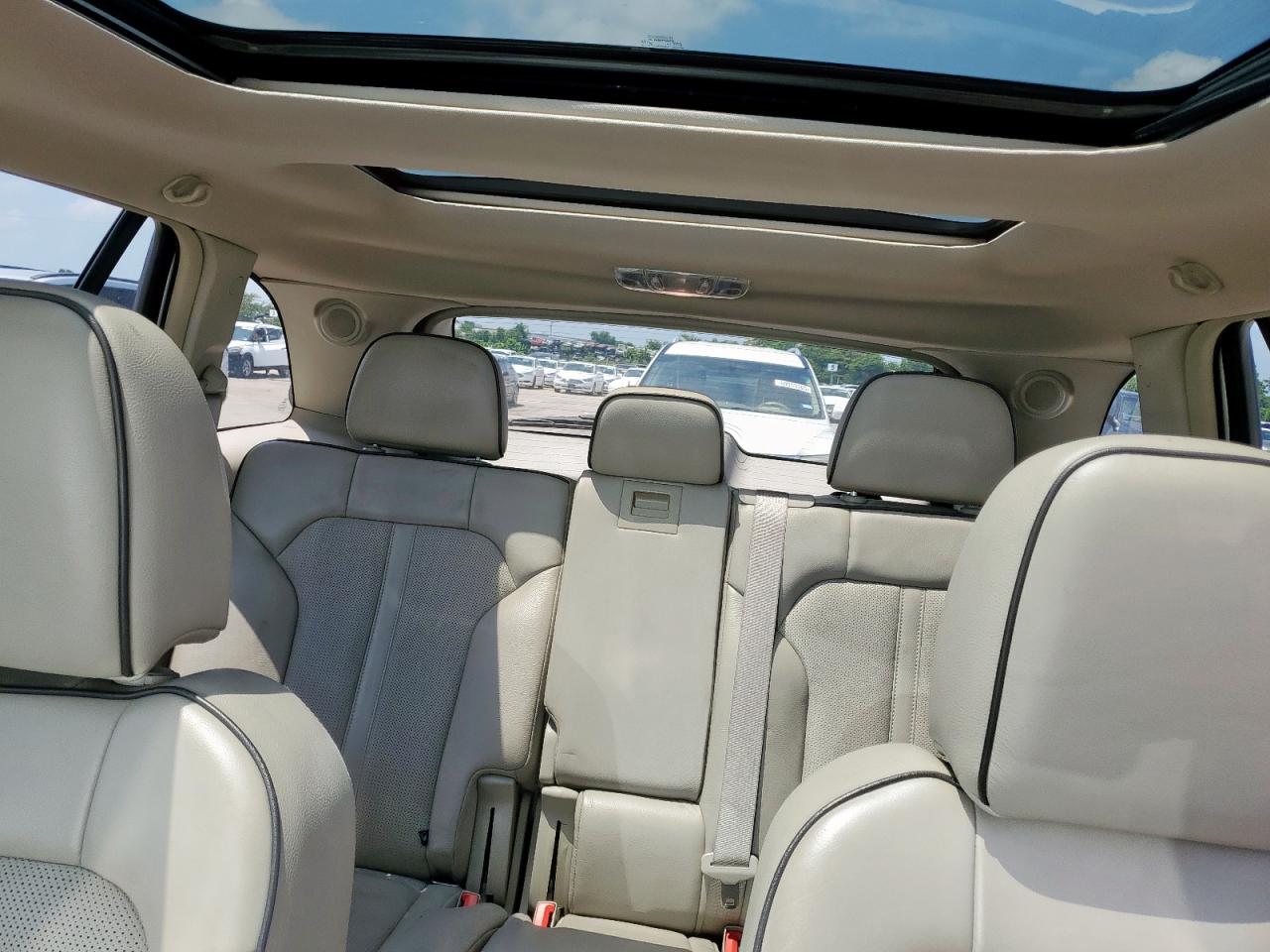 2011 LINCOLN TOWNHOUSE MKX photo 10
