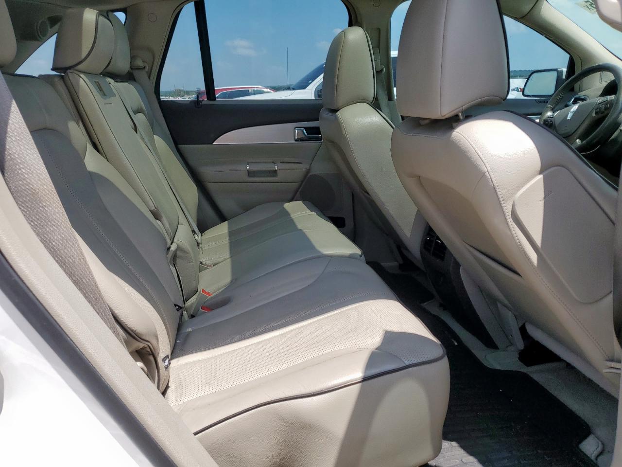 2011 LINCOLN TOWNHOUSE MKX photo 11