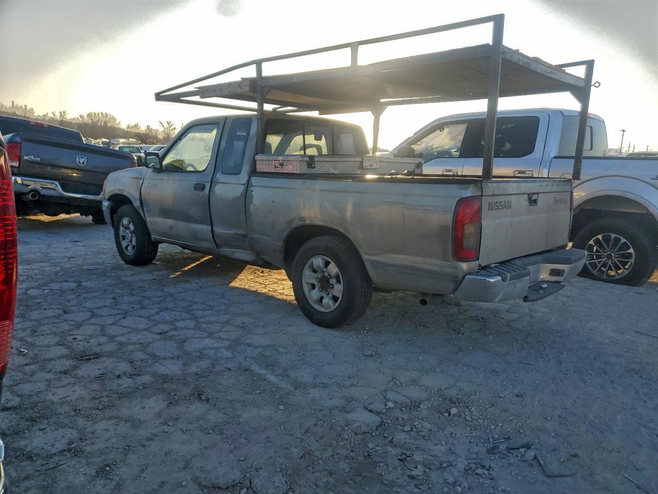 2000 NISSAN FRONTIER KING CAB XE photo 2