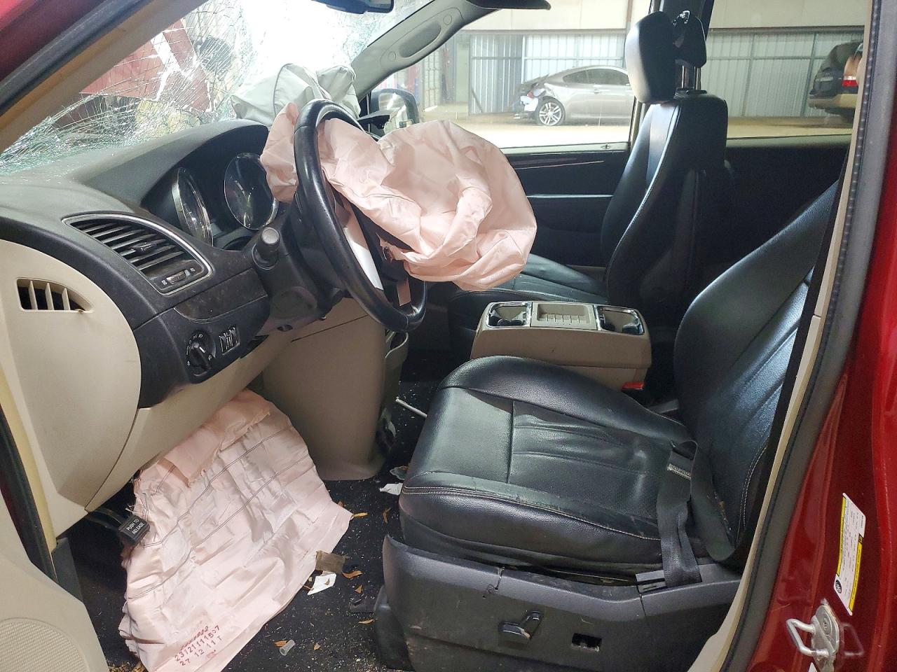 2012 CHRYSLER TOWN & COUNTRY TOURING photo 7