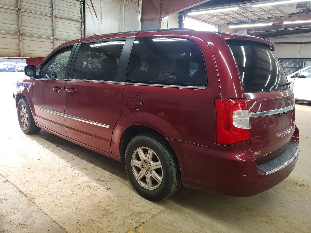 2012 CHRYSLER TOWN & COUNTRY TOURING photo 2