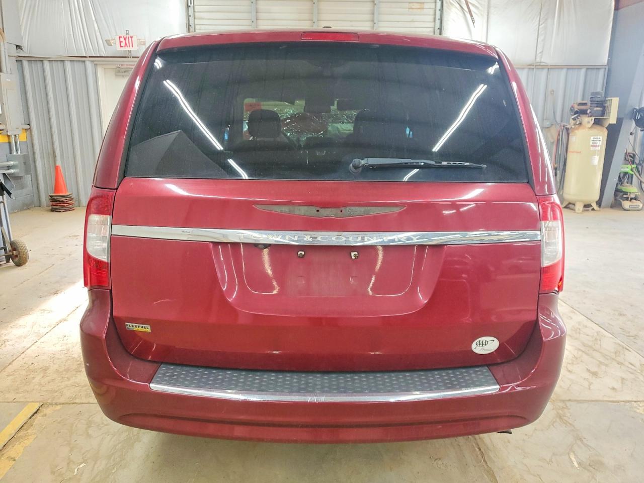 2012 CHRYSLER TOWN & COUNTRY TOURING photo 6