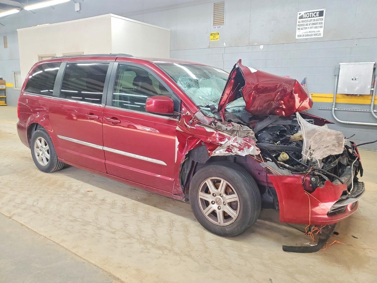 2012 CHRYSLER TOWN & COUNTRY TOURING photo 4