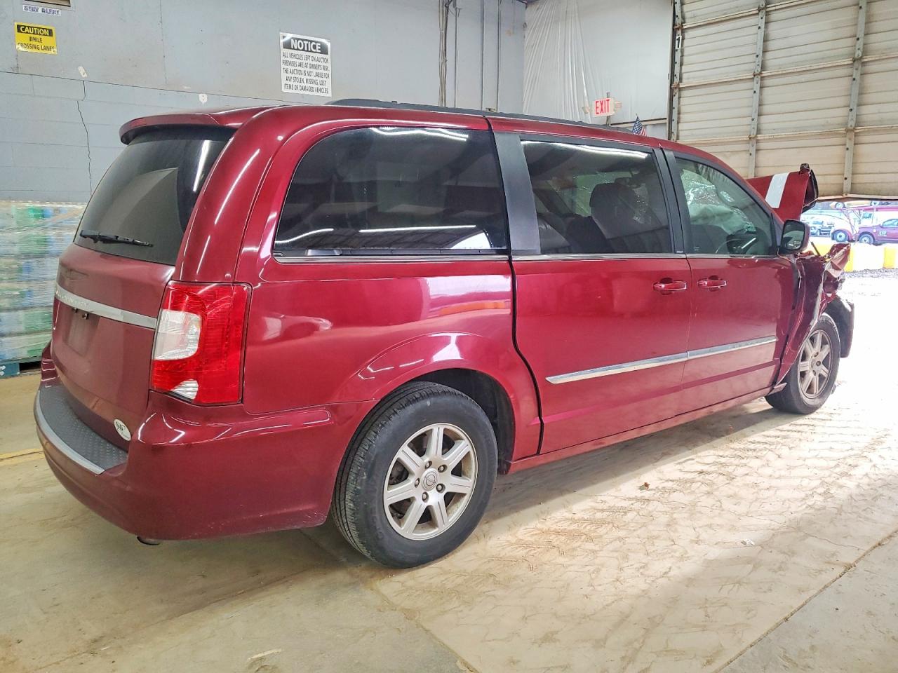 2012 CHRYSLER TOWN & COUNTRY TOURING photo 3