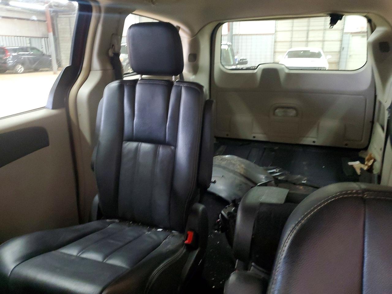 2012 CHRYSLER TOWN & COUNTRY TOURING photo 10