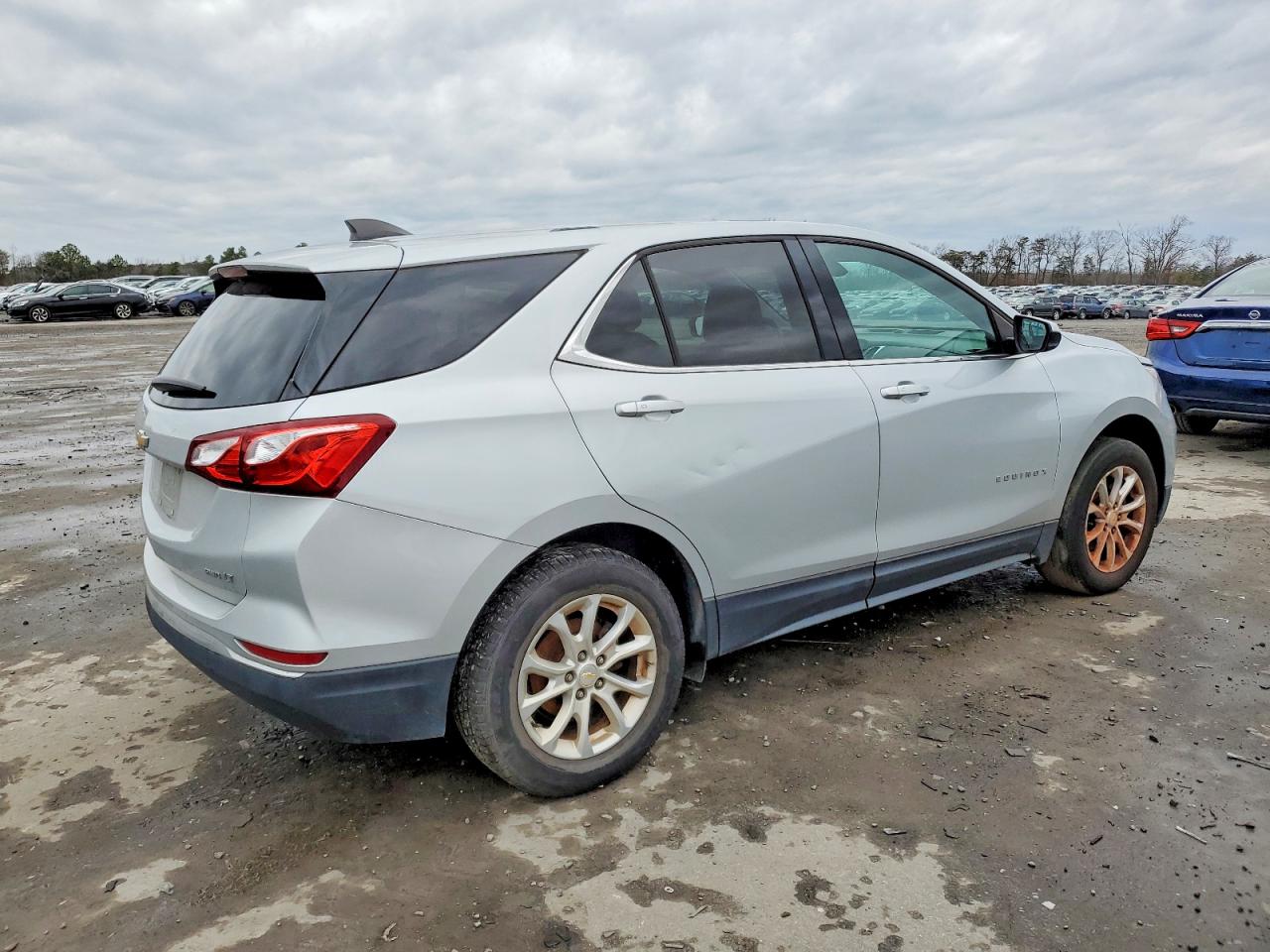 2018 CHEVROLET EQUINOX LT photo 3