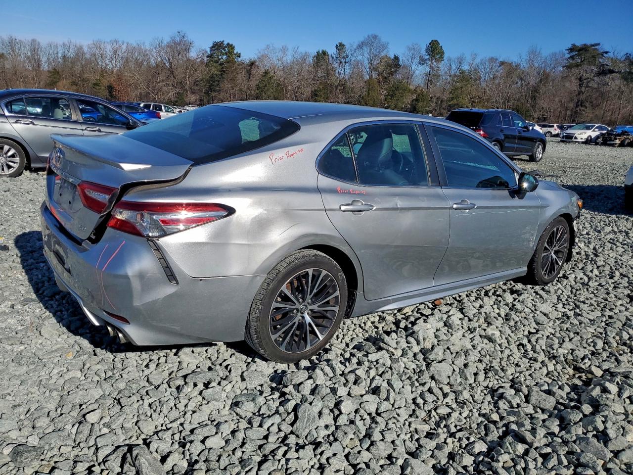 2018 TOYOTA CAMRY L photo 3