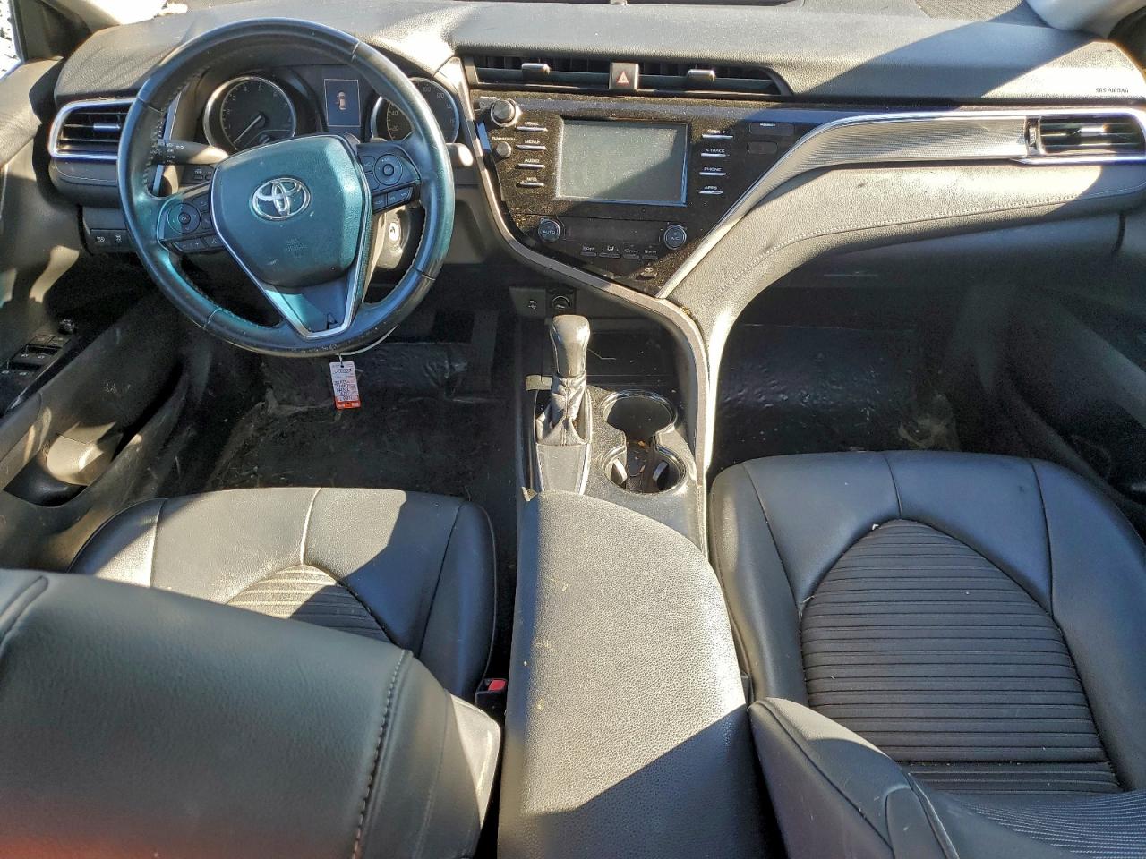 2018 TOYOTA CAMRY L photo 8
