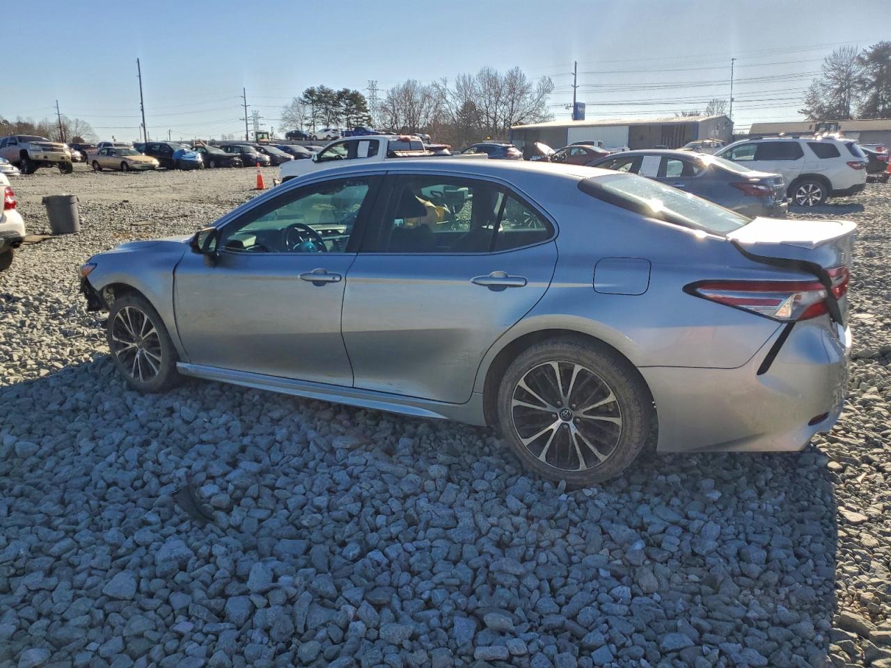 2018 TOYOTA CAMRY L photo 2