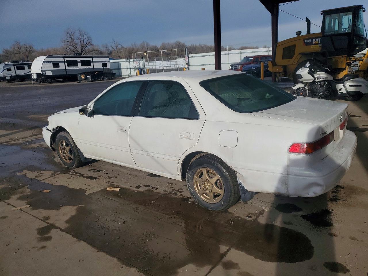 1999 TOYOTA CAMRY CE photo 2