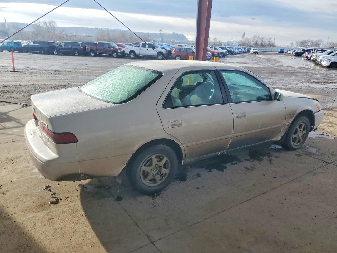 1999 TOYOTA CAMRY CE photo 3