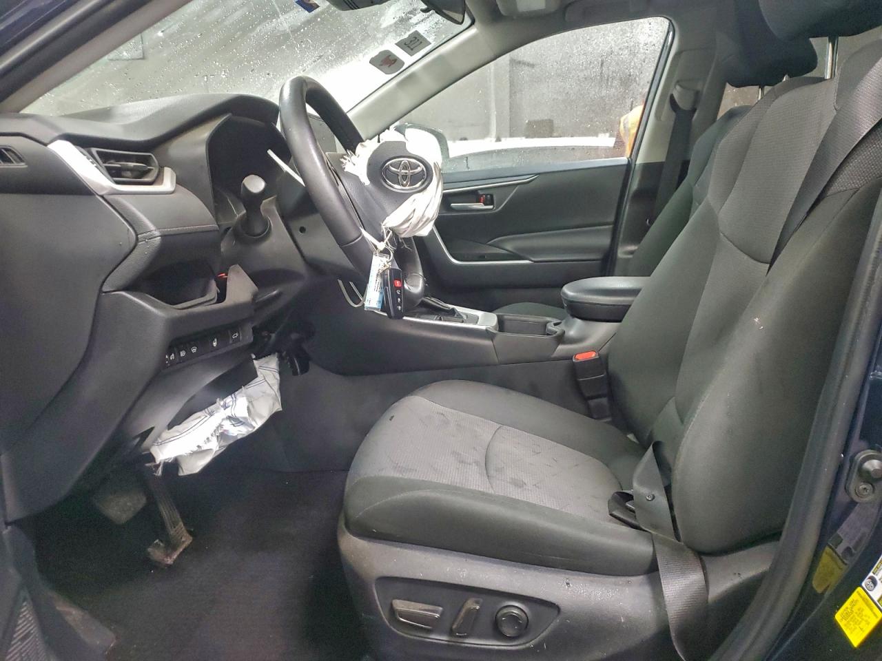 2024 TOYOTA RAV4 XLE photo 7