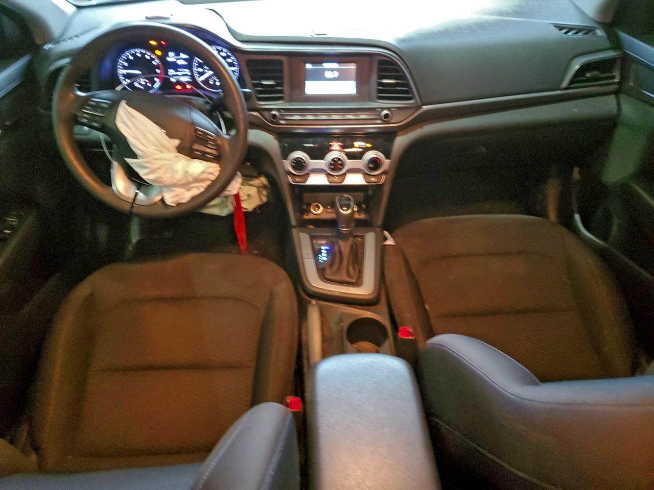 2019 HYUNDAI ELANTRA SE photo 8