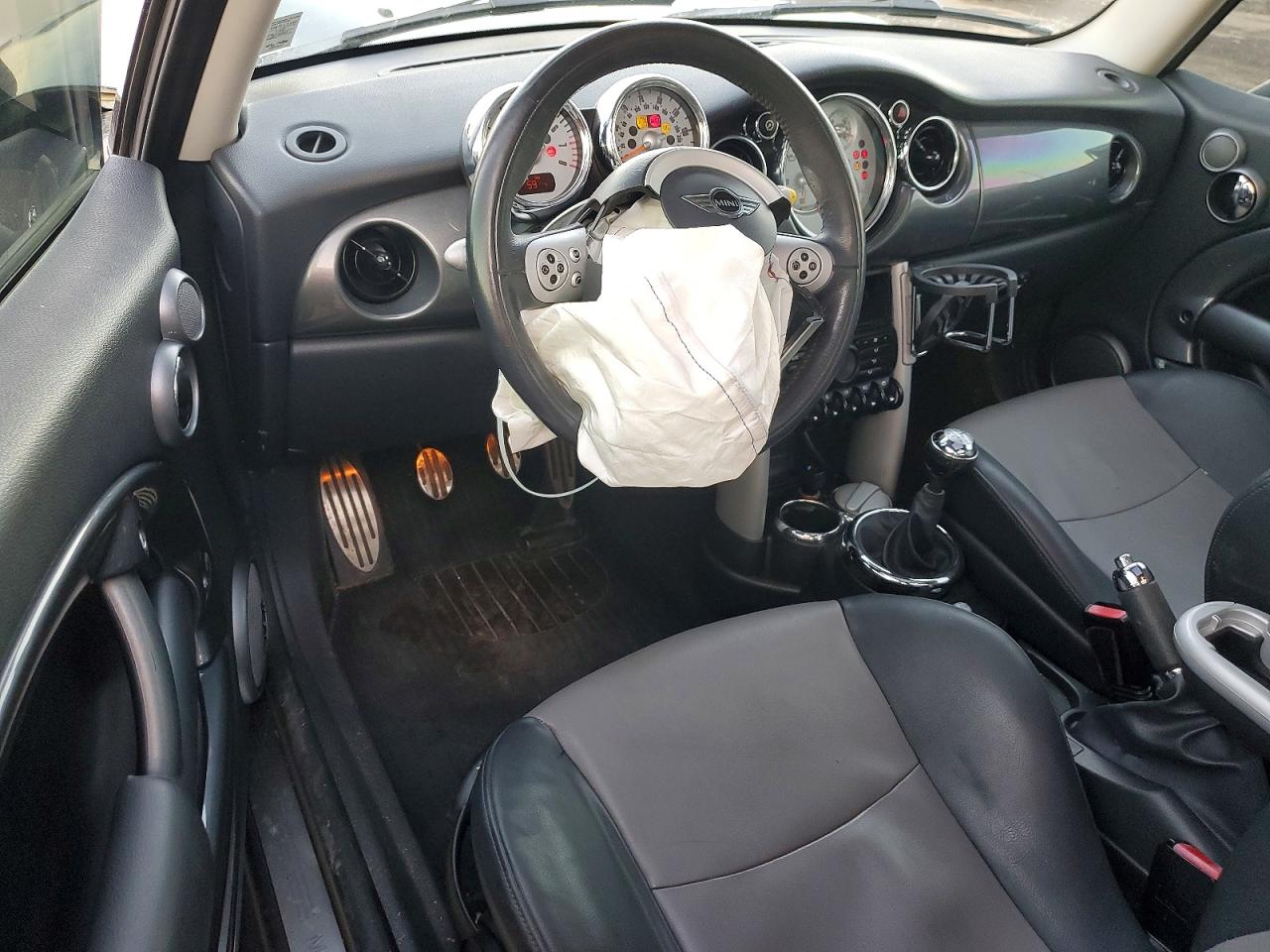 2006 MINI COOPER S photo 8