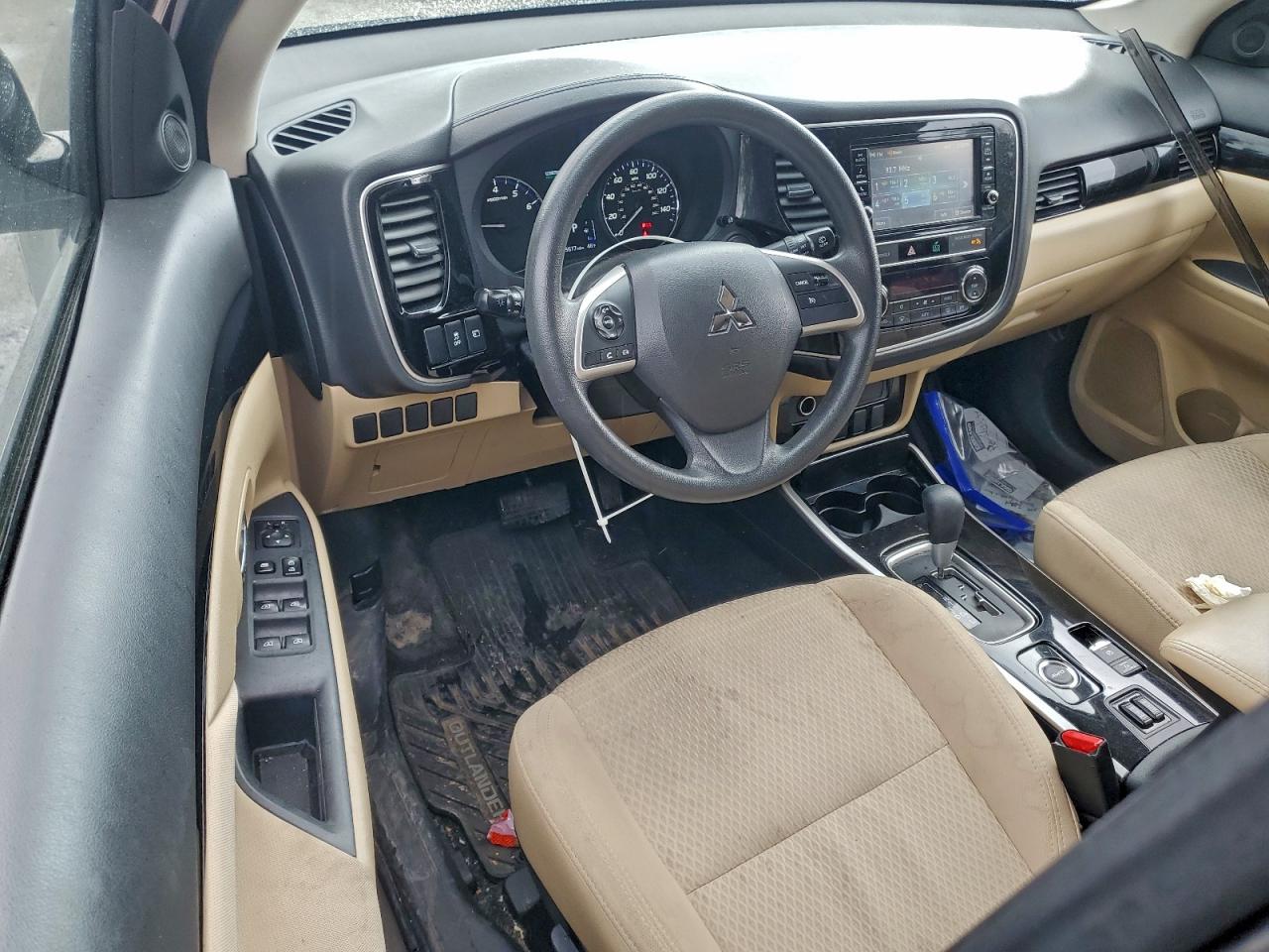 2019 MITSUBISHI OUTLANDER SE photo 15